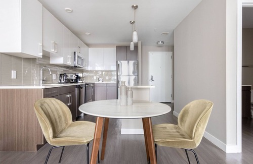 West End Apartment | Lovely North Station 1BR w/Laundry & Gym, nr Restaurants, by Blueground