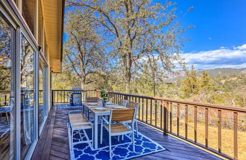 Yosemite Forks House | Lovely Oakhurst Cabin with Deck and Mtn Views!