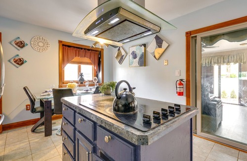 Ocean Gate House | Lovely Ocean Gate Home < 1 Mi to Beach!