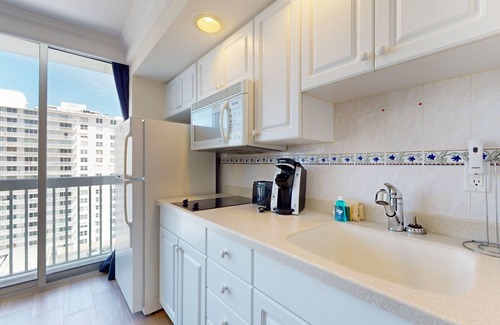 Ortona Park Hotel | Lovely ocean-view suite with gym & high-speed WiFi