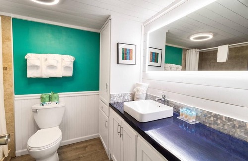 Litchfield by the Sea Hotel | Lovely Oceanfront King Room 5th Flr