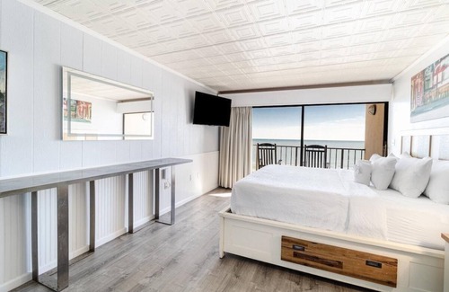 Litchfield by the Sea Hotel | Lovely Oceanfront King Room 5th Flr