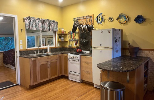 Pahoa House | Lovely Ohana Close to Beaches