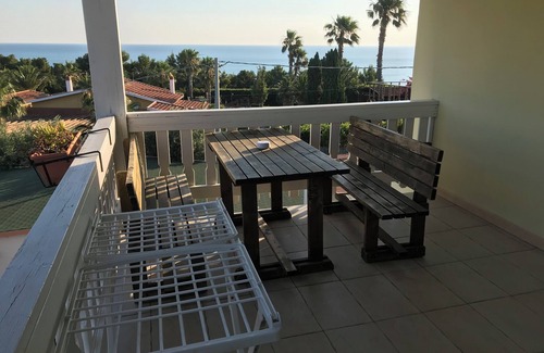 Defensola Condo | Lovely one-bedroom apartment with sea view on the 2nd floor - CAmpi Bay
