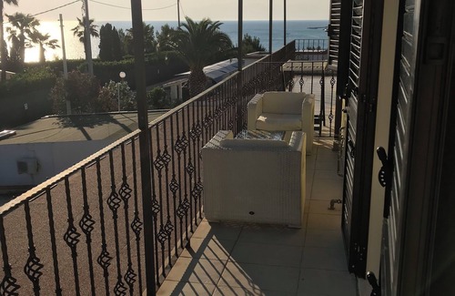 Defensola Condo | Lovely one-bedroom apartment with sea view on the 2nd floor - CAmpi Bay