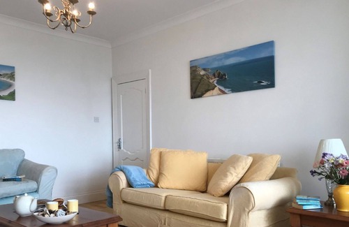 Southbourne Apartment | Lovely one bedroom, ground floor apartment just 100m from the beach