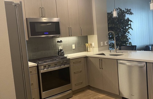 Studio City Apartment | Lovely One bedroom Condo with washer/dryer
