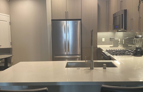 Studio City Apartment | Lovely One bedroom Condo with washer/dryer