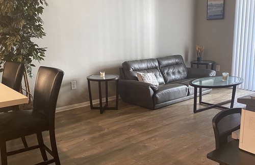 Studio City Apartment | Lovely One bedroom Condo with washer/dryer
