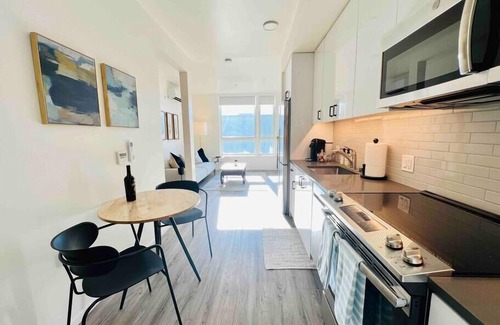 Clawson Apartment | Lovely open one bedroom in West Oakland