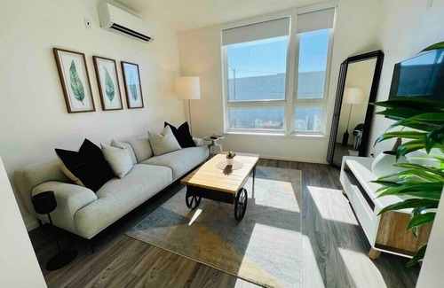 Clawson Apartment | Lovely open one bedroom in West Oakland