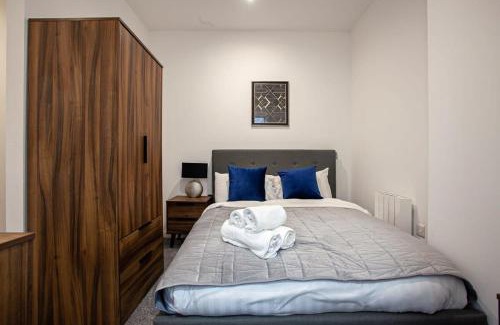 Bolton Apartment | Lovely Open Plan 1 Bedroom Apartment in Bolton