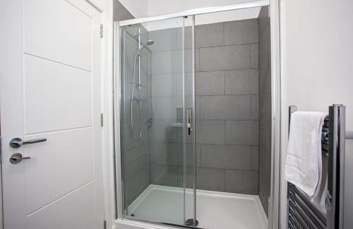 Bolton Apartment | Lovely Open Plan 1 Bedroom Apartment in Bolton
