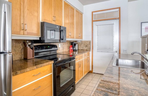Russian Hill Apartment | Lovely Pet-Friendly 2BR in Russian Hill
