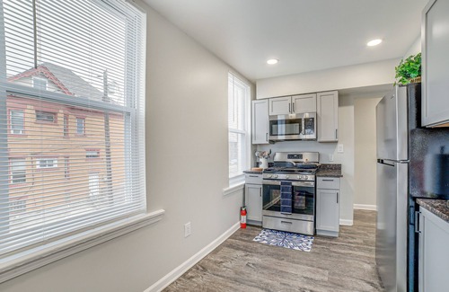 Brighton Heights Apartment | Lovely Pittsburgh Apartment ~ 5 Mi to Downtown!