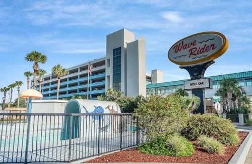 Myrtle Beach Apartment | Lovely Pool Front Studio