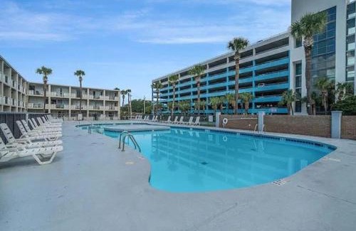 Myrtle Beach Apartment | Lovely Pool Front Studio