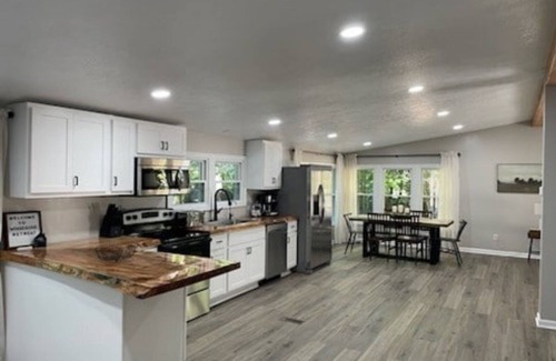 Wayland House | Lovely private 3 bedroom house nestled in the Hiram countryside.