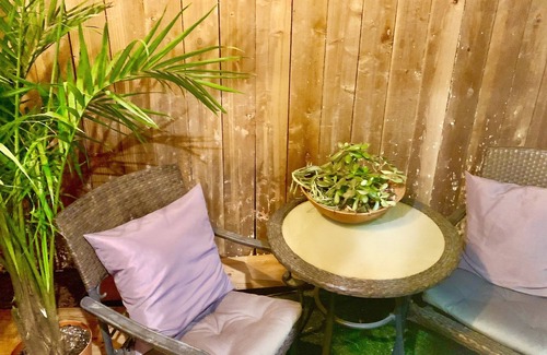 Valley Glen House | Lovely private cottage near studios