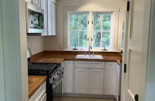 Dennis Cottage | Lovely private cottage walking distance to beautiful Dennis beaches!