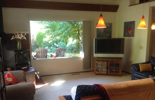 Felton House | Lovely, Private, VERY Comfortable 'Home Away From Home' amidst Scenic Redwoods
