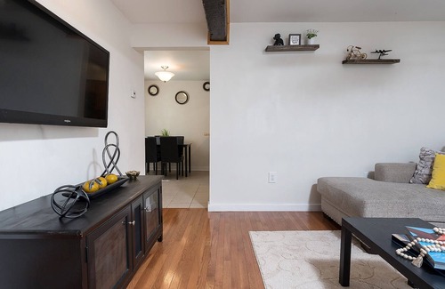 Cohoes House | Lovely, quiet 2 bed 1 bath home
