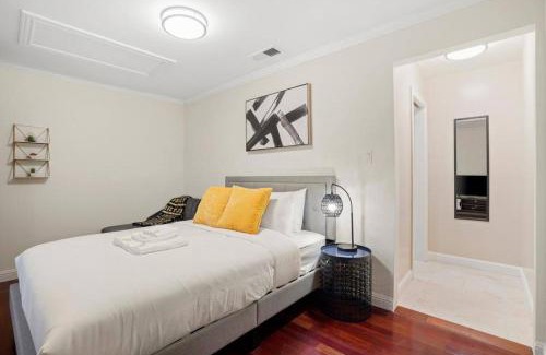 Broadmoor House | Lovely Relaxing Private Studio Near Westlake