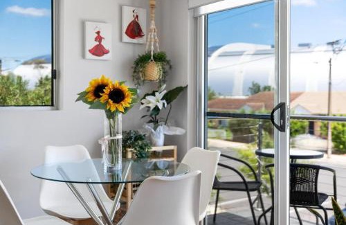 Oaklands Park House | Lovely Renovated 2BR Townhouse WiFi Parking