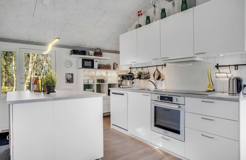 Amtoft House | Lovely renovated holiday home with a wilderness bath and fenced grounds.
