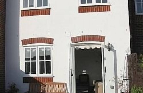 Littlehampton House | Lovely riverside home nFree parkingntrain station, shops, restaurants nearby