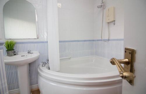 Cleethorpes Apartment | Lovely Sea Front House in Cleethorpes on Beachfront sleeps up-to 6
