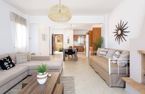 Panormos Apartment | Lovely seaside house, everything on foot!