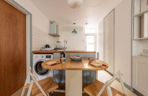 Telegraph Hill Apartment | Lovely self-contained basement studio with kitchen