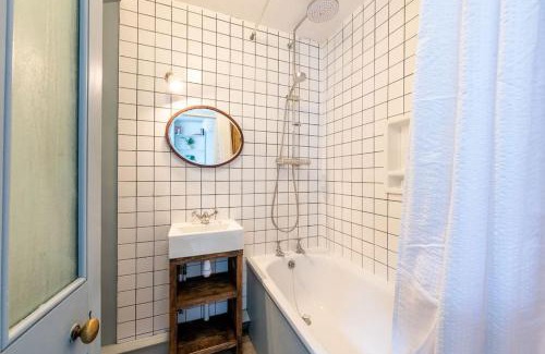Telegraph Hill Apartment | Lovely self-contained basement studio with kitchen