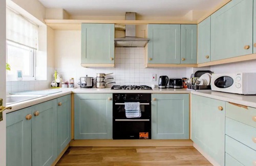 Thamesmead House | Lovely Shared 4 Bed Home Near The Thames