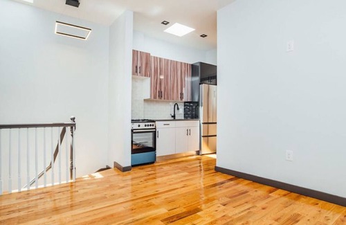 Crown Heights Apartment | Lovely Skylight 2 bedroom apartment