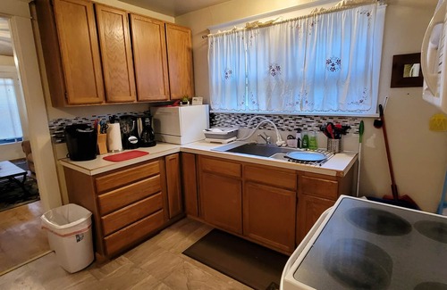 Downtown Klamath Falls House | Lovely Smarthome King 4KTV AC WIFI ❤️of Downtown