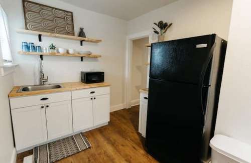 Dayton House | Lovely/Spacious 1 Bedroom House - Central Locationn