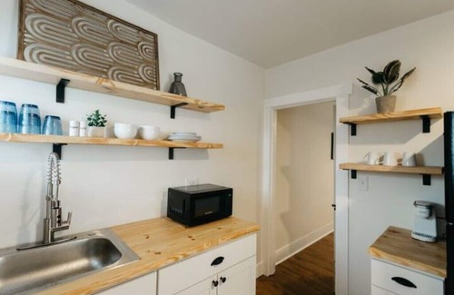 Dayton House | Lovely/Spacious 1 Bedroom House - Central Locationn