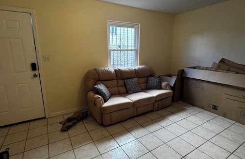Ampere Apartment | Lovely, Spacious 2-bedroom apartment in Newark near airport with WiFi