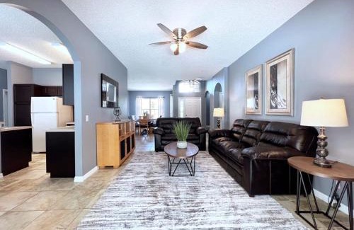 Crescent Lakes House | Lovely Spacious 4 Bed Pool Home with Spa-5330CVL