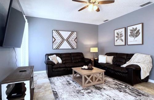 Crescent Lakes House | Lovely Spacious 4 Bed Pool Home with Spa-5330CVL