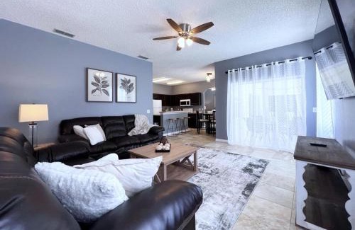 Crescent Lakes House | Lovely Spacious 4 Bed Pool Home with Spa-5330CVL