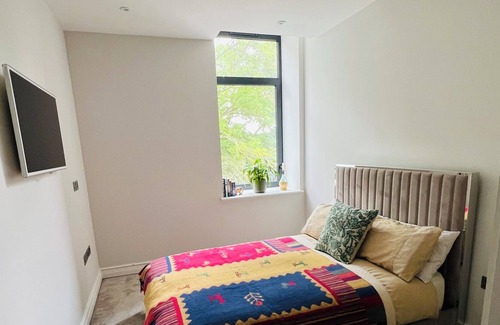 Esher Apartment | Lovely, Spacious Apartment