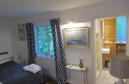 Carlyon House | Lovely Spacious Cottage Near The Coast