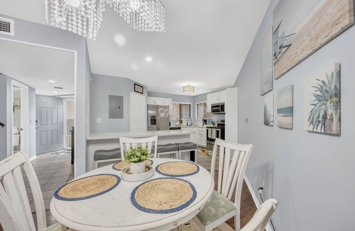 Arlington Condo | Lovely & spacious Florida getaway