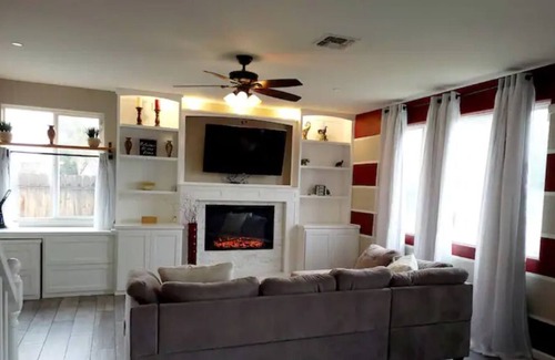 Roosevelt House | Lovely Spacious Home w/Private Garden, Pool & BBQ