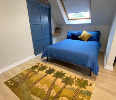 Worthing Apartment | Lovely spacious loft close to train station