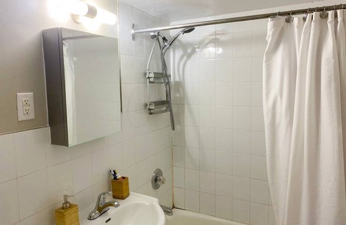 Yonge-Eglinton Apartment | Lovely spacious midtown apartment