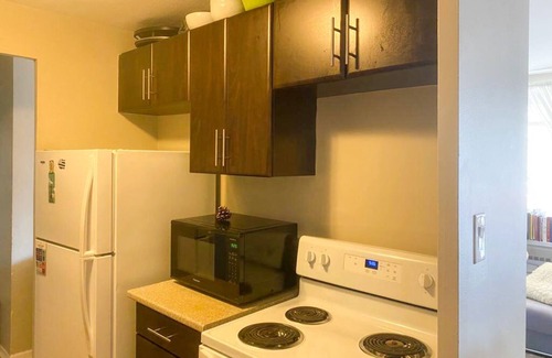 Yonge-Eglinton Apartment | Lovely spacious midtown apartment